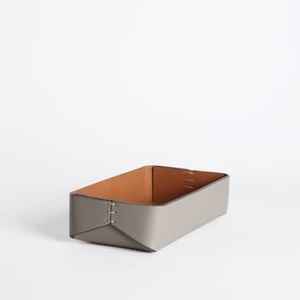 Bandeja de servicio de cuero personalizada para estante multiusos con bordes limpios y un toque elegante perfecto para servir o usar en la decoración - Product Image 5