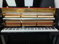 Piano Vertical KAWAI KU1 Original de Japón/ Modelo Mejorado, Piano Negro Pulido con Sonido Enriquecido, 88 Teclas, Precio Accesible