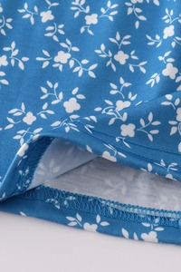Vestido ahumado con estampado floral azul Traje elegante de verano para niñas con mangas con volantes y tela de algodón suave y ligera - Product Image 3
