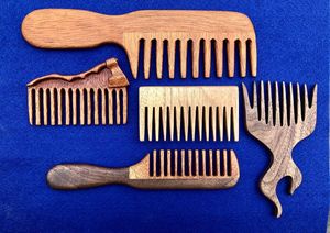 PEOPLE Peigne à cheveux à manche en bois fait à la main pour une utilisation en salon de l'Inde Peigne en bois en gros pour un usage commercial à vendre en - Product Image 6