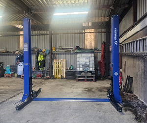 Elevador de Autos de 2 Postes en Oferta, Elevador Hidráulico de 4000 kg para Taller de Reparación de Automóviles |   Plataforma Elevadora Hidráulica de Dos Postes y Cuatro Cilindros para Autos - Product Image 3