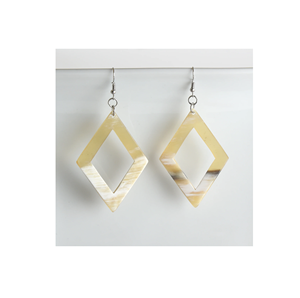 Pendientes de moda de cuerno hechos a mano indios Pendientes de madera natural con estilo de moda para niñas y mujeres de calidad superior - Product Image 4