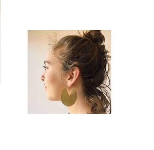 Pendientes de latón para mujer, joyería con diseño personalizado de Latón chapado en oro, diamante, con producto de uso hecho a mano - Product Image 2