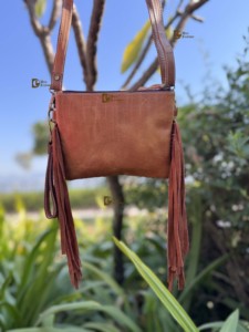 Nuevo Bolso de Mano de Cuero con Flecos Tallados a Mano por Diseñador, Elegante Bolso de Cuero Vacuno con Pelo, Color Bronceado, Bolsos Multiusos para Mujer - Product Image 3