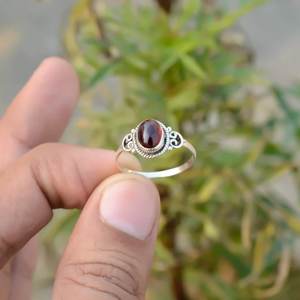 แหวนนิ้วโกเมน925เงินสเตอร์ลิงสำหรับผู้หญิงเครื่องประดับนิ้วยาวอย่างดีด้วยหินโกเมนและแหวนดีไซน์แบบเกลียว - Product Image 1