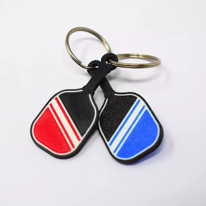 Porte-clés de tennis de couleur bleue personnalisé OEM en forme de balle de cornichon en caoutchouc meilleur design pour la vente en gros - Product Image 2