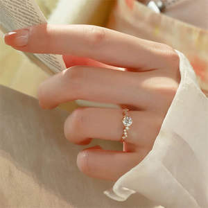Anillo de Compromiso de Moissanita de 6.5mm y 1 Quilate, Corte Brillante, VVS1, Diseño de Nieve, Clásico, Plata 925, Personalizado, Anillo de Boda para Mujer, Regalo - Product Image 3