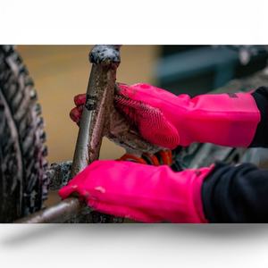 Gant de lavage de voiture en silicone réutilisable et imperméable Muc-Off - Product Image 3