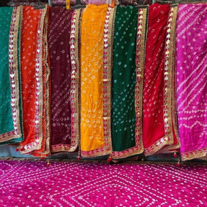 Dupatta en soie unie Bandhani Bandhej avec travail Gota, lot de 100 pièces - Product Image 1