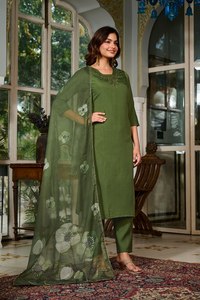 Lancement de la nouvelle collection de kurtas de fête pour femmes, avec pantalon et dupatta, en tissu viscose chanderi brodé, réversible - Product Image 2