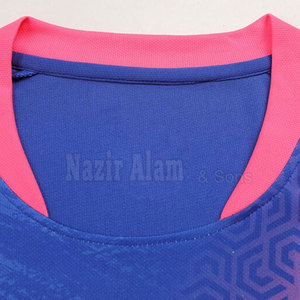 Tenue de football moderne pour équipe, légère et respirante, idéale pour l'entraînement et les matchs à haute intensité - Product Image 4