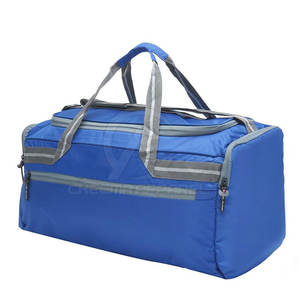 Bolsa de lona de tela resistente con asas reforzadas diseñada para un rendimiento duradero en viajes, gimnasio, deportes y uso diario. - Product Image 4