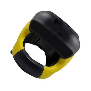 Protège-tête de kickboxing noir jaune avec logo personnalisé Casque de protection en cuir PU personnalisé Entraînement aux arts martiaux et à la boxe - Product Image 2