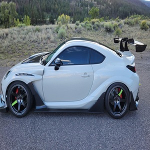 2023 T-o-y-o-t-a G R 8 6 6-Speed Manual bajo kilometraje y precio asequible en stock listo para su envío - Product Image 2