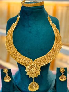 24K ชุดเครื่องประดับแฟชั่นสไตล์วินเทจดูไบคลาสสิกสร้อยคอดอกไม้มุกต่างหูหวีกำไลเข็มกลัดสำหรับผู้หญิง - Product Image 2