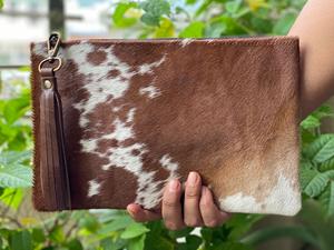 Pelo en piel de vaca Embrague de cuero Mujeres Estilo occidental Monedero Borla Embrague de cuero - Product Image 4