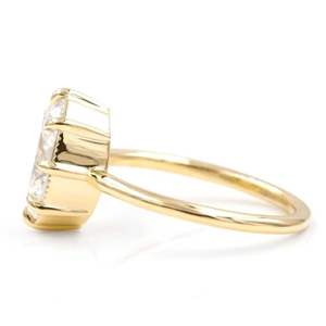 Bague de fiançailles solitaire taille ovale avec diamant de laboratoire, style mignon pour femme - Product Image 3
