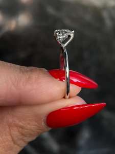 1.5CTW Diamant de laboratoire en forme de coeur en or massif 14 carats Bague de fiançailles romantique Plaqué argent Cadeau de Saint Valentin pour les fêtes - Product Image 2