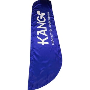ธงขนนกแบบ Pennant พร้อมเสาธงอะลูมิเนียม พิมพ์ลายดิจิตอลบนผ้าโพลีเอสเตอร์ ทนทาน เหมาะสำหรับงานกีฬาและเกมส์ - Product Image 2