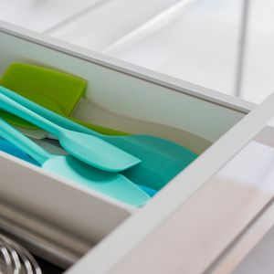 Base de tiroir de cuisine avec trois tiroirs profonds à fermeture amortie pour casseroles et poêles 60, 80 et 90 cm - Product Image 4