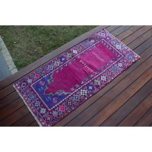 Tapis vintage 1,9x4,1 pieds, rose et bleu, tapis oriental en laine turque - Product Image 2