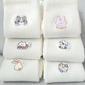 ODM chaussettes d'équipage en coton personnalisées multicolores hommes femmes adolescents vêtements d'entraînement quotidiens anti-dérapant broderie personnalisée conception animale - Product Image 1