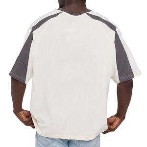 T-shirt personnalisé pour homme, coupe décontractée, col rond, style streetwear, avec empiècements sur les manches, motif uni - Product Image 3