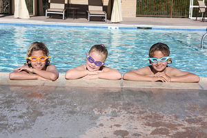 Gafas de Natación SAEKO Fabricadas en Taiwán con Lentes Flexibles UV 400 para Niños, Antivaho, con Junta UltraFuse de TPE, Hebilla Trasera con Patente Estadounidense, ISO Swim - Product Image 3