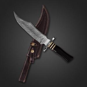 Cuchillo de Camping de Acero de Damasco, Cuchillo de Caza con Mango de Cuerno de Toro y Anillos de Latón - Product Image 1