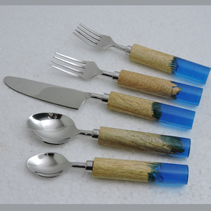 ชุดเครื่องใช้บนโต๊ะอาหาร5ชิ้นทำจากสเตนเลสแบบยุโรปด้ามไม้และเรซินสีเขียวชุดเครื่องใช้บนโต๊ะอาหารชุดมีดส้อมช้อน - Product Image 2