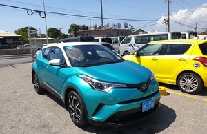 Toyota C-HR Hatchback d'occasion 2018-2026, 5 places, phares LED, pneus R17, sièges foncés, conduite à gauche, essence, à vendre - Product Image 4