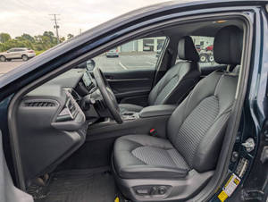 Auto Usado de Calidad a Precio Accesible, Toyota Camry Híbrido SE 2021, Volante a la Izquierda - Product Image 4