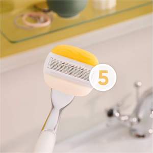 Gillette Venus ComfortGlide con hojas de afeitar Olay 2 en 1 para mujer, paquete de 3 hojas de repuesto - Product Image 3