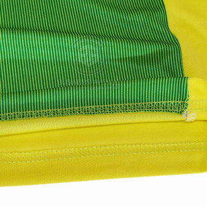 เสื้อกีฬาที่ทำจากวัสดุระบายอากาศได้ดีและโครงสร้างที่สะอาด พร้อมด้วยดีไซน์ที่นุ่มนวลและยืดหยุ่น - Product Image 4