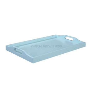 Bandeja de madera hecha a mano en color marrón intenso con forma rectangular clásica y acabado suave, perfecta para servir con estilo - Product Image 4