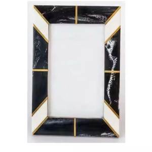 Cadre photo personnalisable en bois et résine artisanal, écologique, léger, durable, design luxueux pour la maison et le bureau - Product Image 6