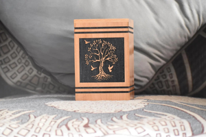 Urna de cremación de diseño de madera de árbol de la vida urnas de cremación de recuerdo conmemorativo grabadas para cenizas humanas - Product Image 5