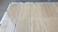 Carreaux de travertin à veinage clair 2025, revêtement de sol en pierre naturelle antidérapant, finition lisse, blanc, taille coupée, fabriqué en Turquie