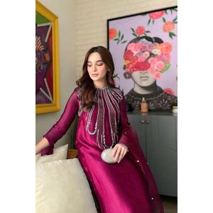 Robe fourreau élégante et tendance en satin pour filles, col montant, manches trois quarts, ornée à la main, naturelle - Product Image 4