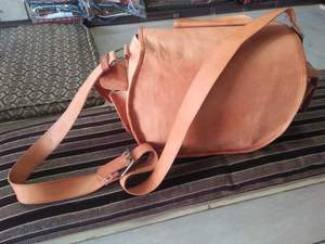 กระเป๋าหนังแท้สำหรับทุกเพศกระเป๋าสะพายข้างแบบอินเดียทำด้วยมือมีซับในผ้าแคนวาสและซิปปิดส่วนบุคคล - Product Image 3