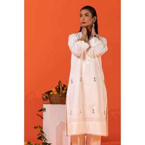 ชุดเซ็ตผ้าแคมบริคปักลายสีขาวสำหรับผู้หญิง ไซส์ XXS ความยาวเหนือเข่า ชุดสองชิ้นประกอบด้วยเสื้อและกางเกง - Product Image 4