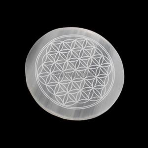 Plaques de chargement en sélénite gravées personnalisées Disques de chargement en sélénite métaphysique pour le travail énergétique et la guérison - Product Image 1