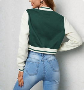 Chaqueta recortada con letras para mujer con mangas de cuero genuino y cuerpo de lana, ajuste cómodo y chaquetas clásicas con letras para mujer - Product Image 3