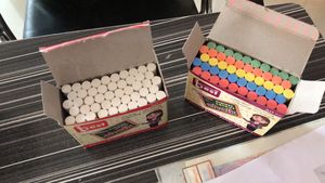 Útiles escolares Máquina automatizada de procesamiento de tiza escolar para instituciones educativas - Product Image 2