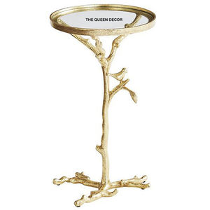 Table d'appoint classique en aluminium avec plateau en verre plaqué or au design unique pour la maison - Product Image 1