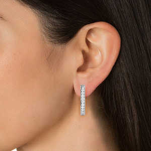 Pendientes Huggie con Diamantes Cultivados en Laboratorio, Calidad Premium - Product Image 3