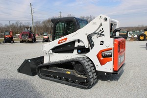 Chargeuse compacte sur chenilles Bobcat T770, couleur blanche, modèle à 2 vitesses - Product Image 3