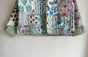 Fabricante y mayorista de chaquetas acolchadas tipo patchwork, chaqueta reversible de algodón, abrigo reversible, ropa de abrigo, chaqueta cálida de invierno - Product Image 5