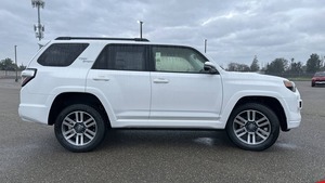 Toyota 4Runner Neuf/D'occasion avec Volant à Gauche, Intérieur Sombre et Sièges en Cuir en Promotion - Product Image 3