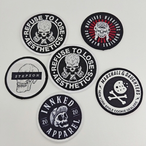 Parches Tejidos con Logotipo Personalizado para Chaquetas y Ropa, Diseños de Alfabeto/Flores, Ecológicos, Cosidos, Hechos en Pakistán, MOQ 50 Piezas - Product Image 2